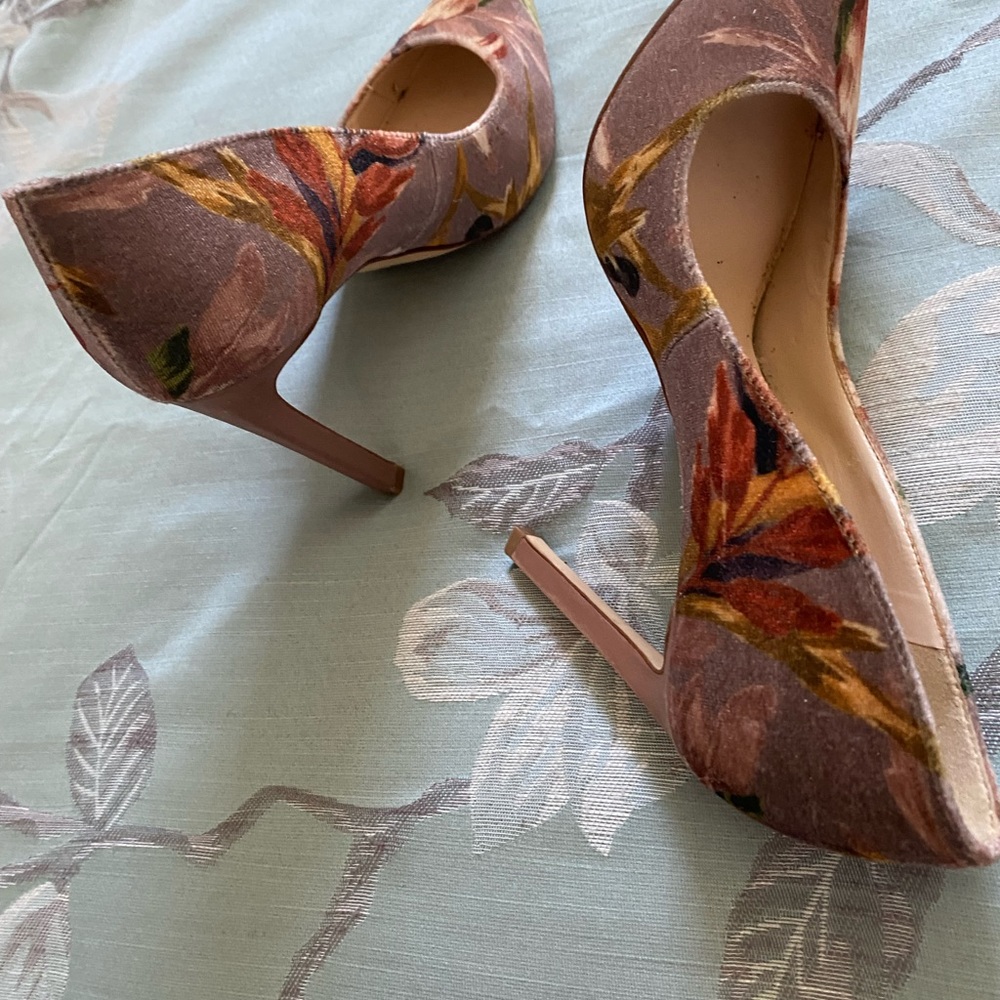 Size 5.5 Nine West Heels - Picture 3 of 4